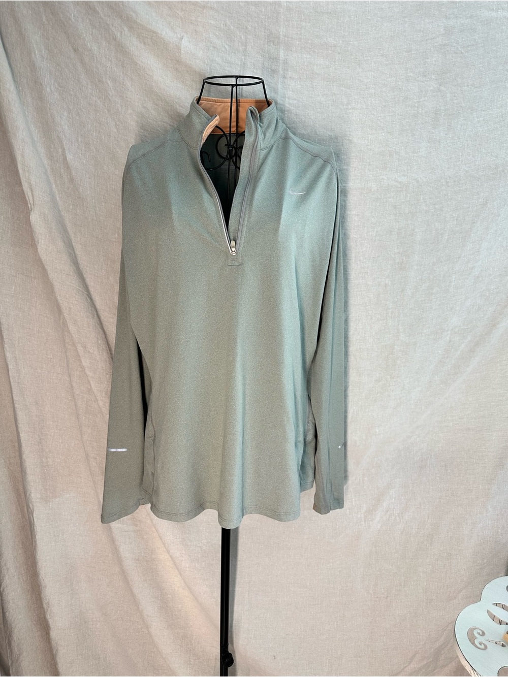 Nike Dri-FIT women’s Gray 1/4 Zip Long Sleeve Pullover Top XL